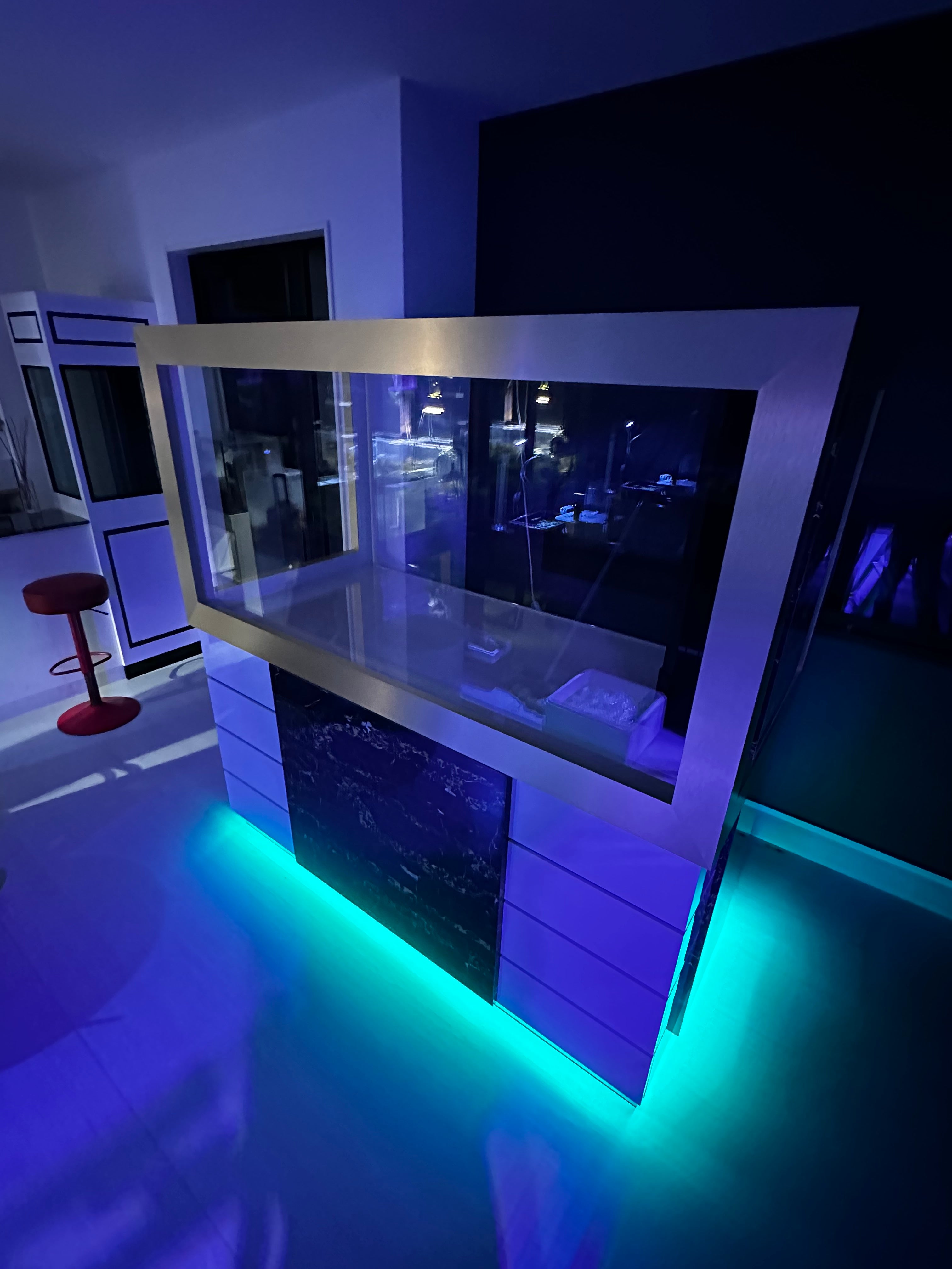 タワーマンションに映える】高級・オーダーメイド水槽台の選び方と事例