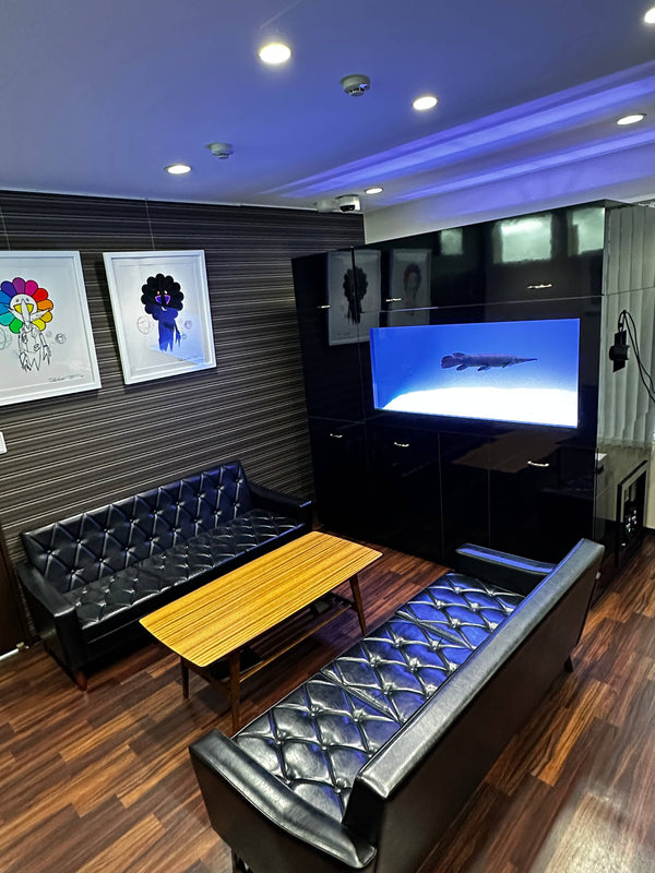 CREATE THE SEAの高級デザイン オーダーメイド水槽（大阪・オフィス空間／黒基調のインテリアに調和）